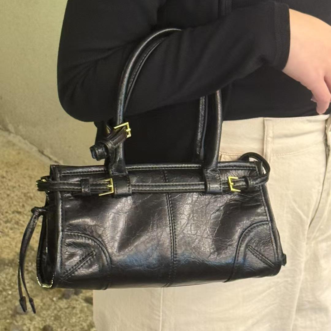 Нишевая женская сумочка, 2025 ретро легкая роскошь кожа с масляной пропиткой сумка на одно плечо, универсальная сумка кроссбоди, сумка под мышкой 23.5x7x12cm
Нишевая женская сумочка, 2025 ретро легкая роскошь кожа с масляной пропиткой сумка на одно плечо, универсальная сумка кроссбоди, сумка под мышкой 23.5x7x12cm