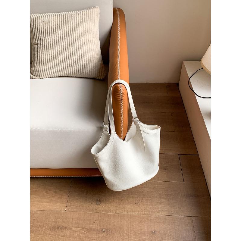 Новая сумка-тоут из мягкой кожи, нишевая повседневная сумка через плечо, женская модная портативная сумка большой вместимости для поездок на работу бежевый
Новая сумка-тоут из мягкой кожи, нишевая повседневная сумка через плечо, женская модная портативная сумка большой вместимости для поездок на работу бежевый