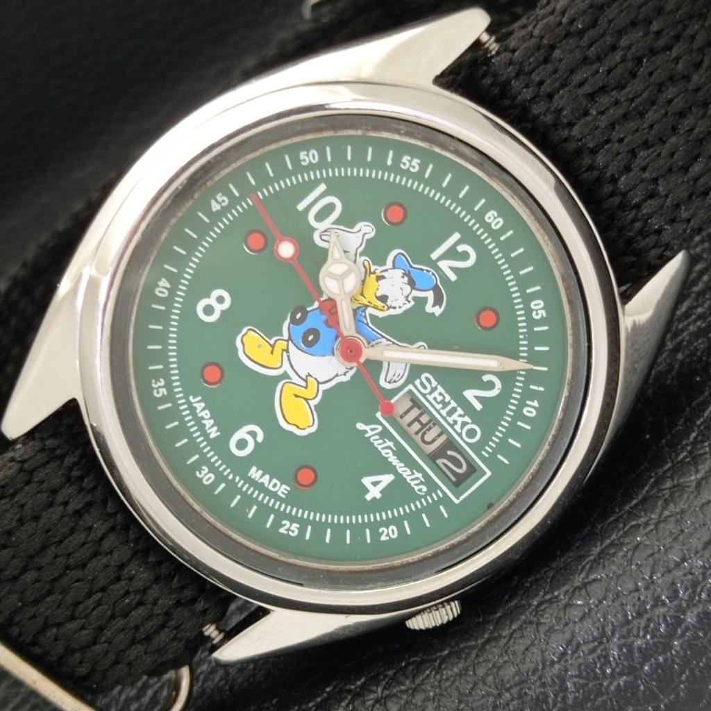 Б/У винтажные мужские часы SEIKO AUTOMATIC 7009A из Японии с рисунком из мультфильма и зеленым циферблатом a433915-2 R119-a433915
Б/У винтажные мужские часы SEIKO AUTOMATIC 7009A из Японии с рисунком из мультфильма и зеленым циферблатом a433915-2 R119-a433915