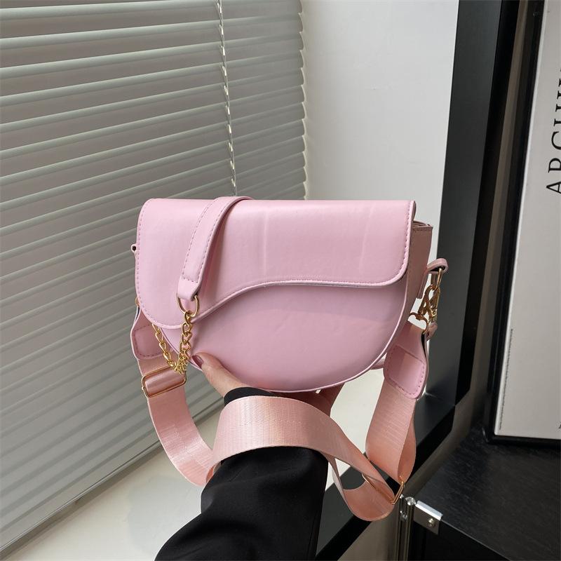 Премиальная текстура лето новый популярный ретро популярный сумка-мессенджер для поездок модная наплечная сумка-подмышка седло розовый
Премиальная текстура лето новый популярный ретро популярный сумка-мессенджер для поездок модная наплечная сумка-подмышка седло розовый