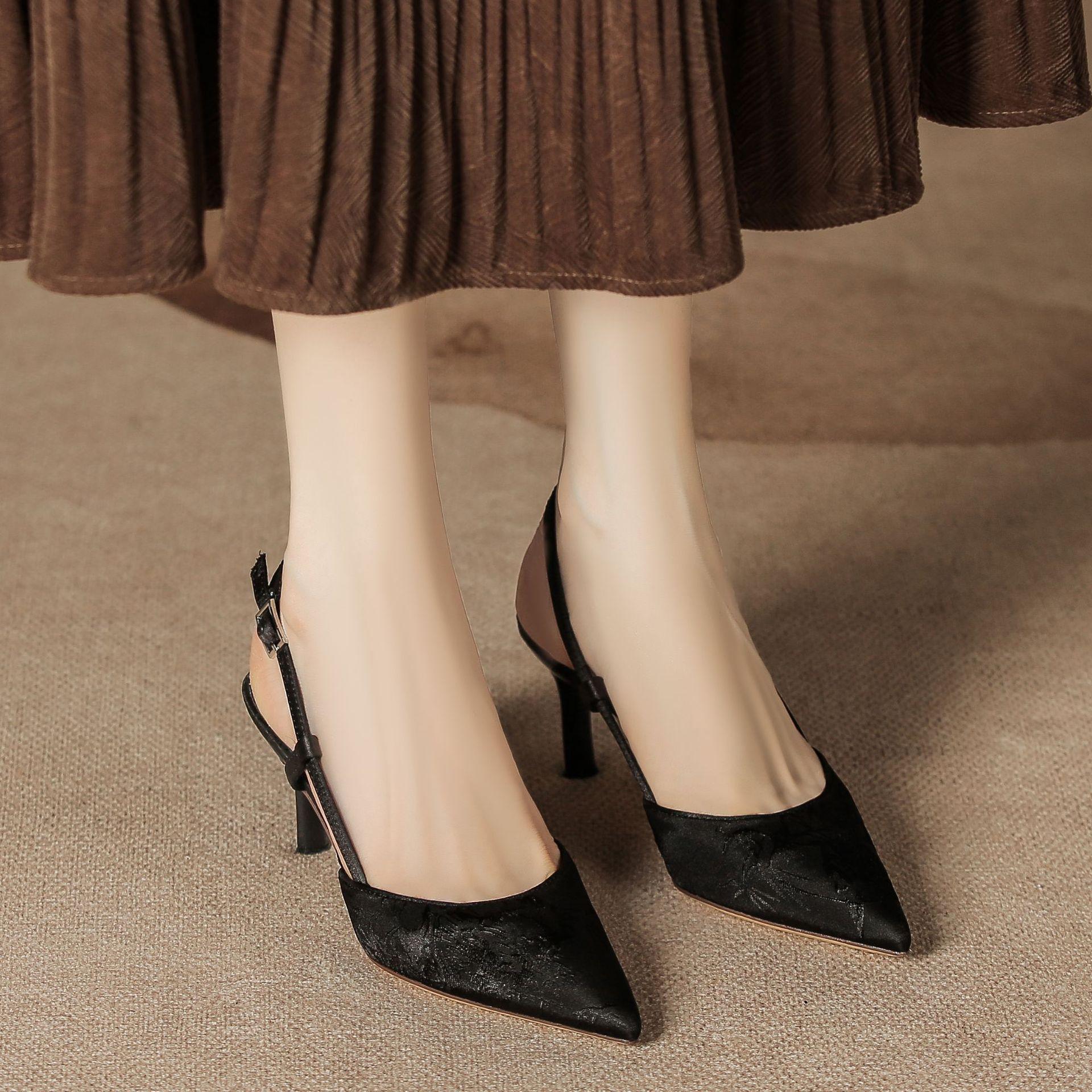 A1933-56 National Style Embroidered Bamboo Summer Sandals Half Baotou Back Empty High Heel Sandals Qingfeng Gaojie Shoes 34 чёрный
A1933-56 National Style Embroidered Bamboo Summer Sandals Half Baotou Back Empty High Heel Sandals Qingfeng Gaojie Shoes 34 чёрный