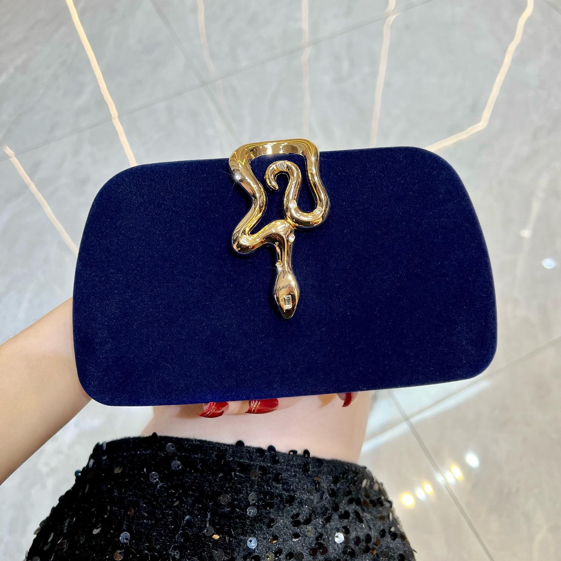 New velvet clutch bag temperament messenger women s bag snake lock rhinestone dinner bag premium handbag синий
New velvet clutch bag temperament messenger women s bag snake lock rhinestone dinner bag premium handbag синий