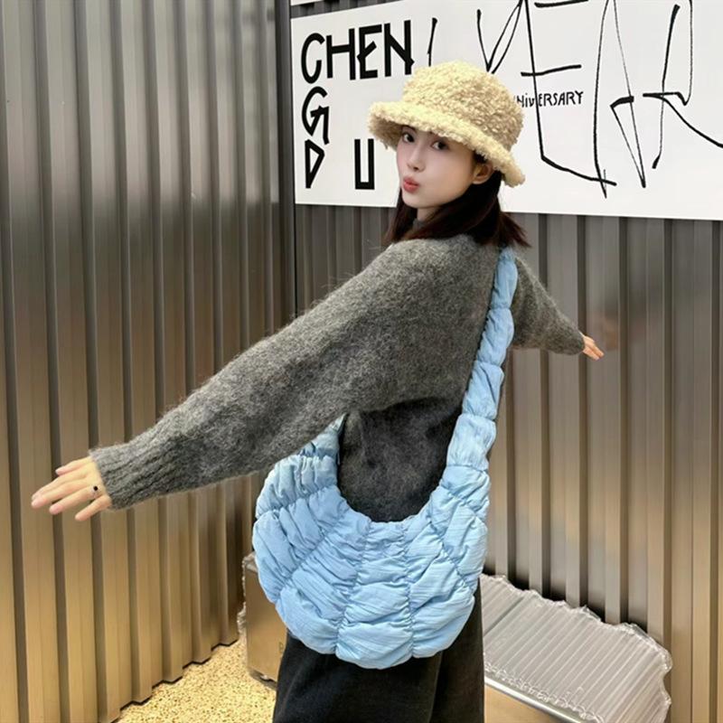 New Croissant Croissant Pleated Cloud Bag Large Capacity Dumpling Bag One Shoulder Half Moon Bag чорний
New Croissant Croissant Pleated Cloud Bag Large Capacity Dumpling Bag One Shoulder Half Moon Bag чорний