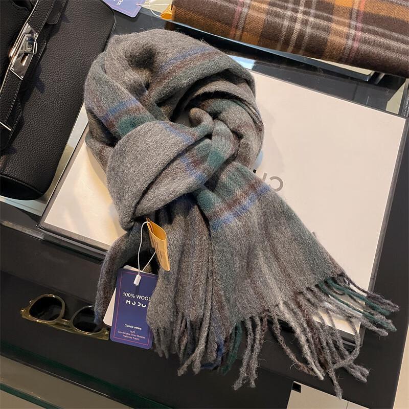 Wool Plaid Winter Scarf
Wool Plaid Winter Scarf