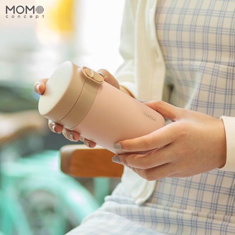 MOMOCONCEPT Insulated Travel Mug with Bounce Lid
MOMOCONCEPT Insulated Travel Mug with Bounce Lid