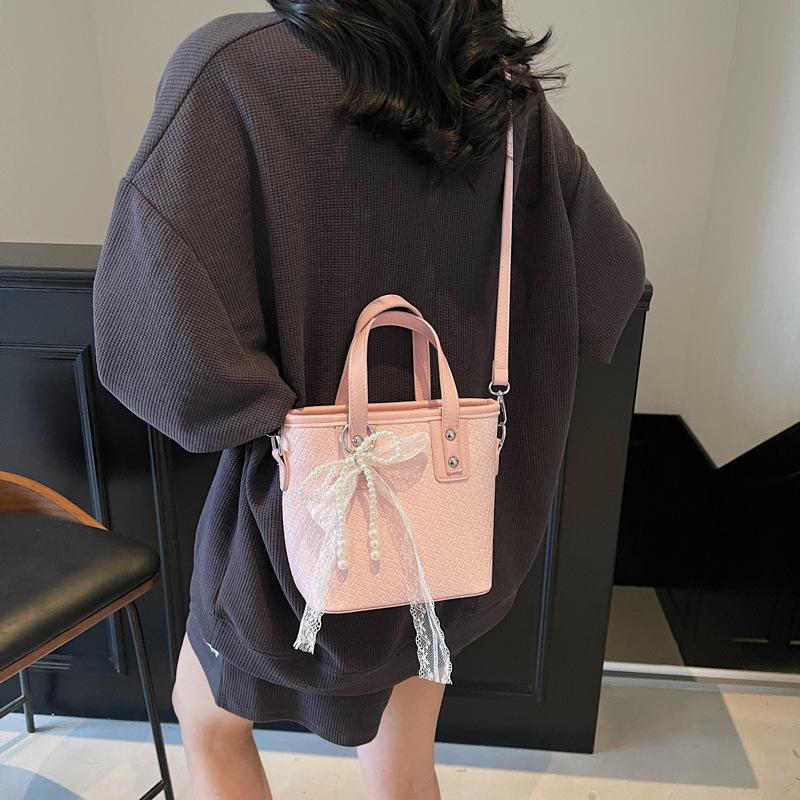 Premium sense simple portable bucket bag women s 2025 summer new fashion contrasting color messenger bag чорний
Premium sense simple portable bucket bag women s 2025 summer new fashion contrasting color messenger bag чорний
