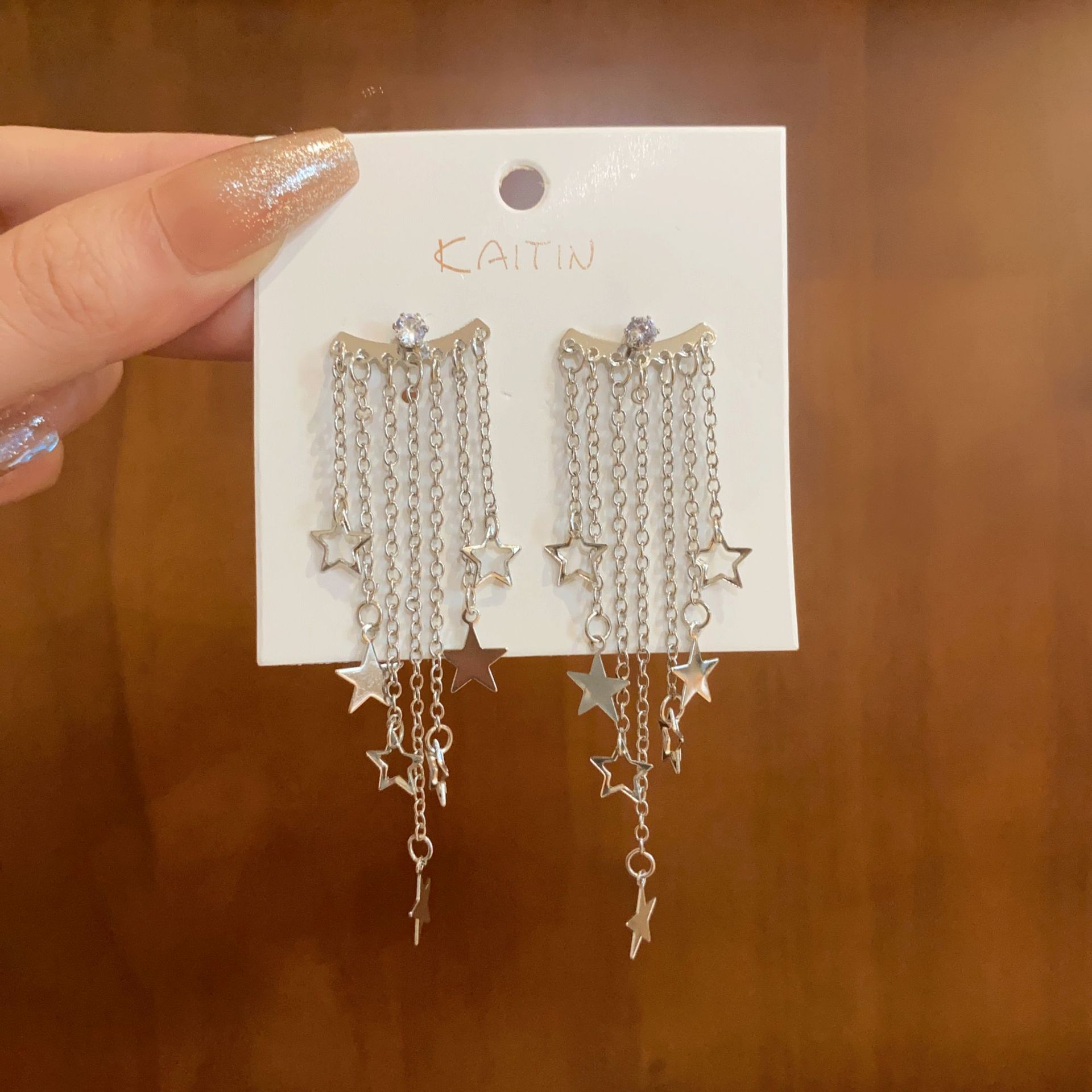 Silver Needle Diamond Fringed Earrings European and American Fashion Personality Long Earrings Light Luxury Niche High-end Earrings Women
Silver Needle Diamond Fringed Earrings European and American Fashion Personality Long Earrings Light Luxury Niche High-end Earrings Women