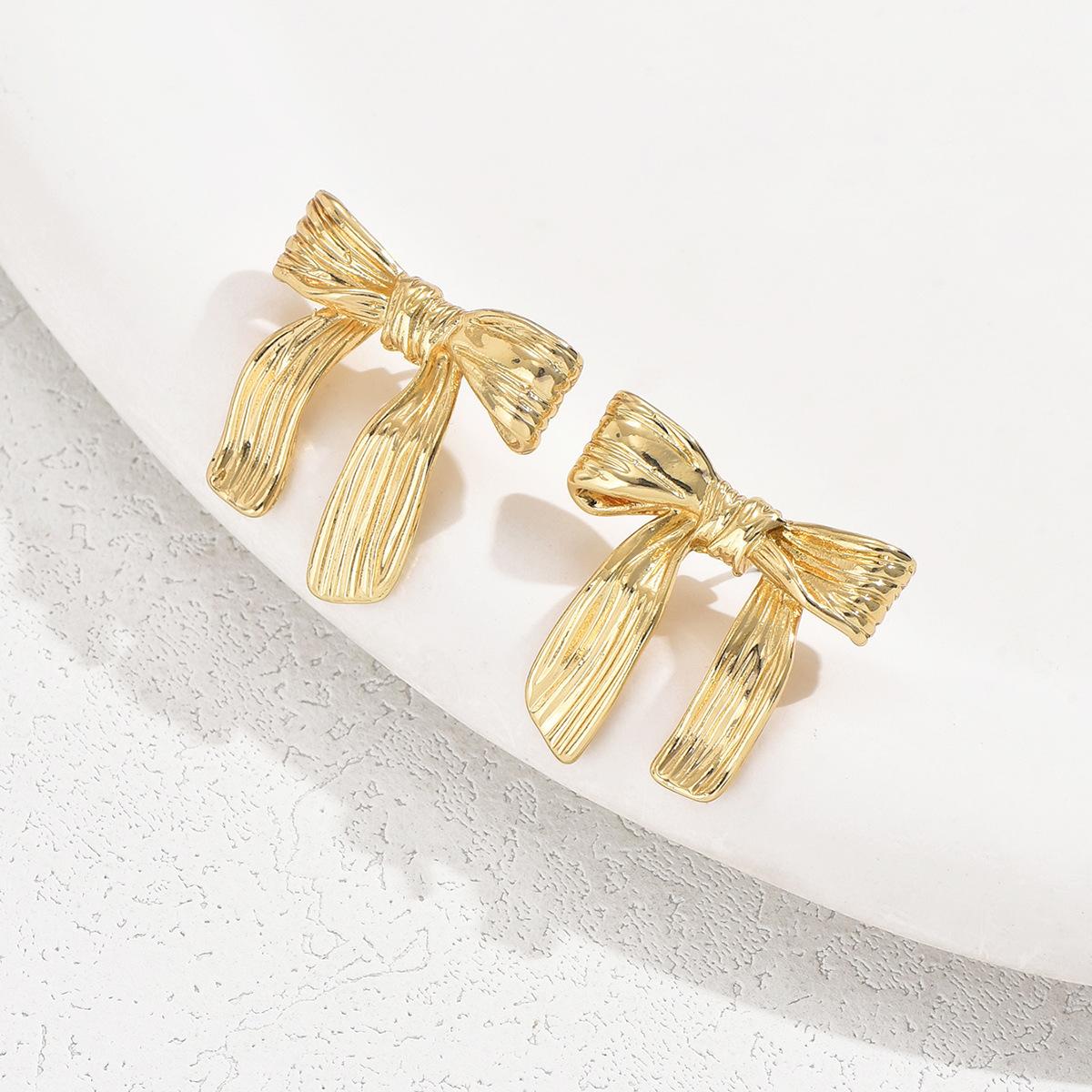 Wind wave bow earrings personality irregular niche design thread earrings Internet celebrity versatile earrings 14k
Wind wave bow earrings personality irregular niche design thread earrings Internet celebrity versatile earrings 14k