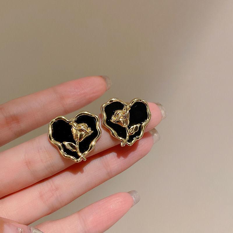 Tulip pleated love stud earrings high sense cold ins wind flower earrings retro earrings sweet and cool
Tulip pleated love stud earrings high sense cold ins wind flower earrings retro earrings sweet and cool