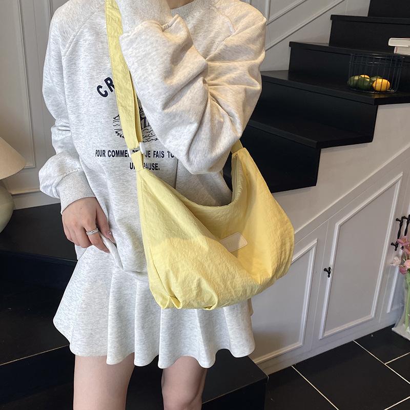 Wenyi style canvas bag women s new simple and large-capacity shoulder crossbody dumpling bag
Wenyi style canvas bag women s new simple and large-capacity shoulder crossbody dumpling bag