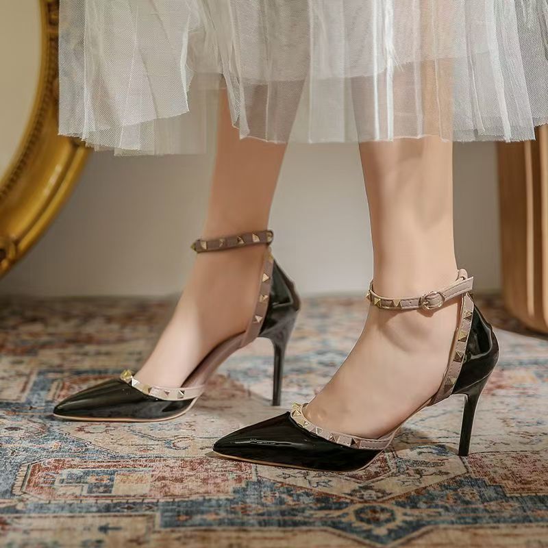 2025 new nude rivet high heels women s stiletto hollow pointed head with dress one-word buckle with bag head sandals 34
2025 new nude rivet high heels women s stiletto hollow pointed head with dress one-word buckle with bag head sandals 34