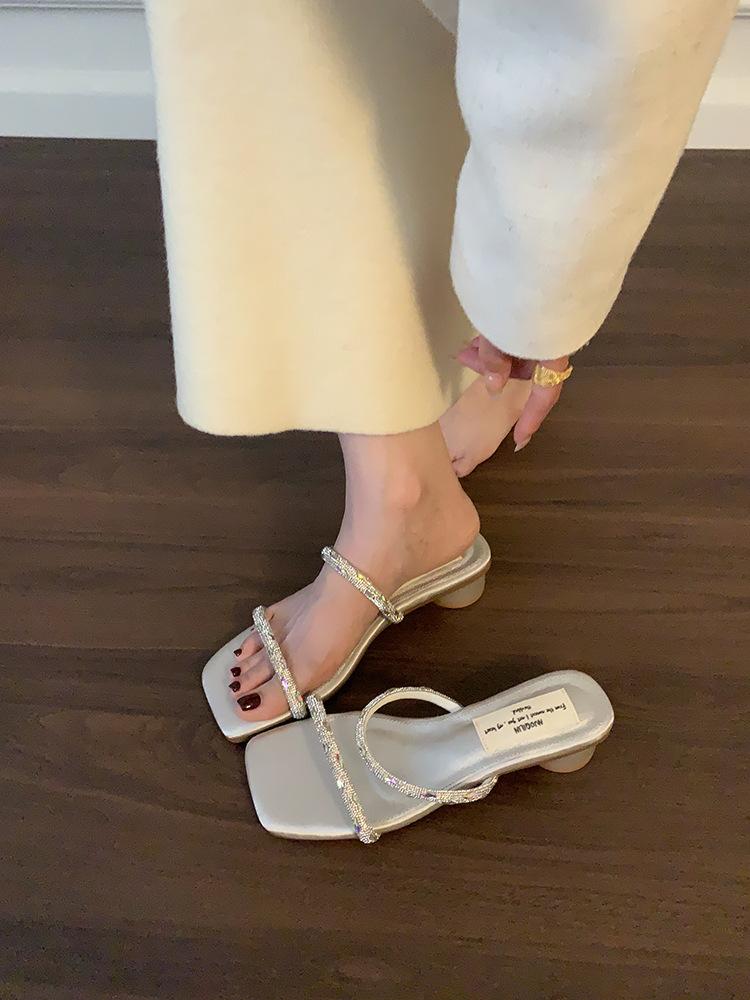 French rhinestone square head temperament one-word slippers thick heel high heels sandals with skirt fairy shoes summer silver high heels 35
French rhinestone square head temperament one-word slippers thick heel high heels sandals with skirt fairy shoes summer silver high heels 35