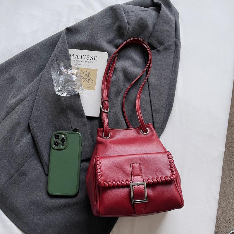 Women s Bag, Simple Soft Leather Small Bag, Women s Bucket Bag, Work Commuting Single Shoulder Armpit Bag
Women s Bag, Simple Soft Leather Small Bag, Women s Bucket Bag, Work Commuting Single Shoulder Armpit Bag
