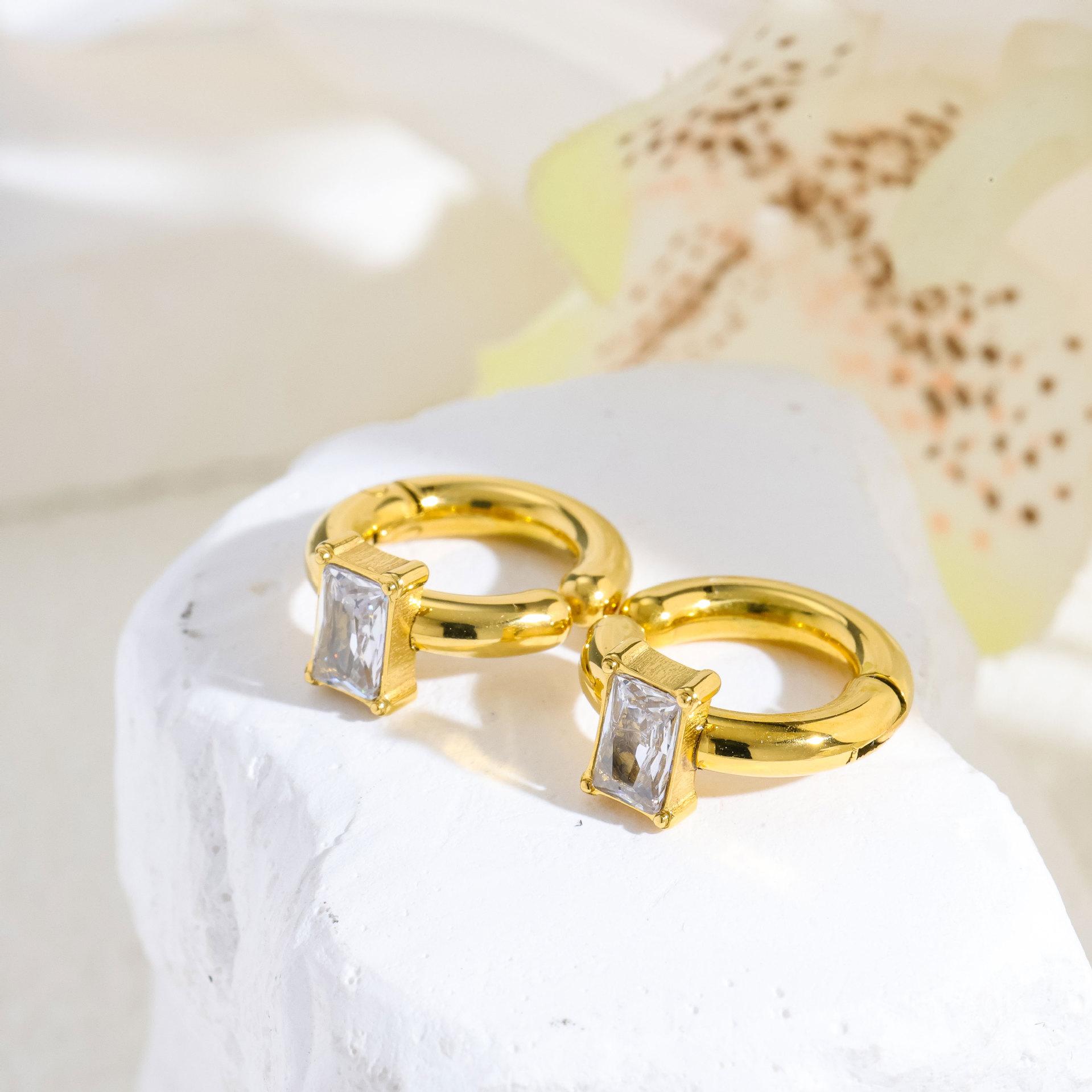 Zircon circle earrings plated with 18k gold titanium steel ear buckles High color retention women s ear jewelry
Zircon circle earrings plated with 18k gold titanium steel ear buckles High color retention women s ear jewelry