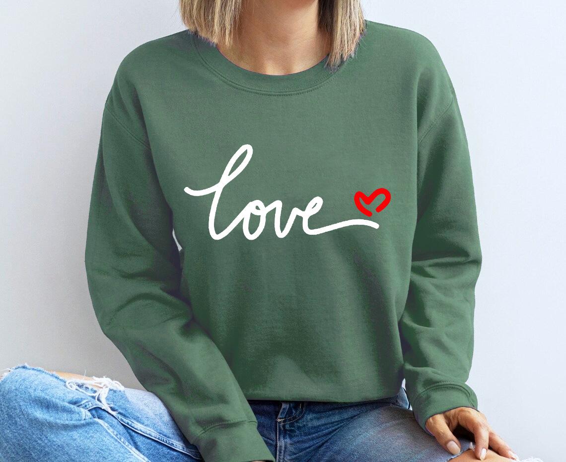 Женский свитшот с круглым вырезом с красным узором в виде сердечек ко Дню святого Валентина 2XL
Женский свитшот с круглым вырезом с красным узором в виде сердечек ко Дню святого Валентина 2XL