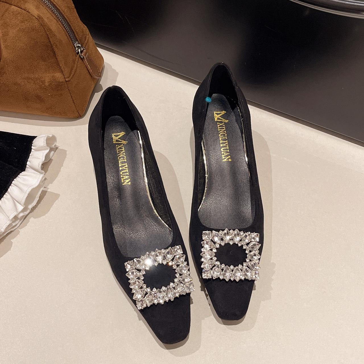 Square-toed Women s Singles Shoes Spring and Autumn Frosted New Shallow French Rhinestone Temperament 42
Square-toed Women s Singles Shoes Spring and Autumn Frosted New Shallow French Rhinestone Temperament 42