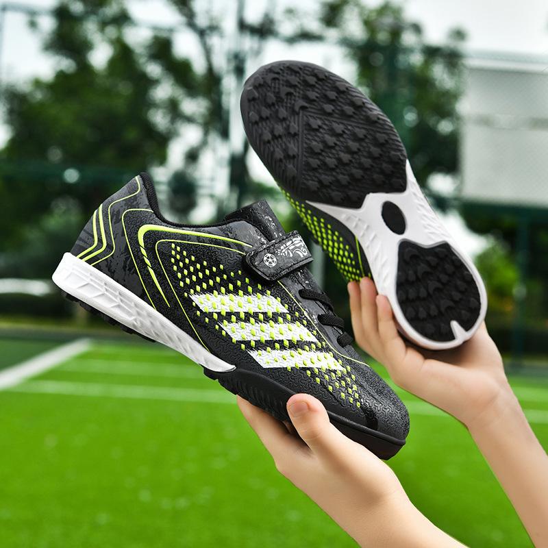 2 New Velcro football shoes for boys, youth and students, broken nails, lawn training shoes 38
2 New Velcro football shoes for boys, youth and students, broken nails, lawn training shoes 38