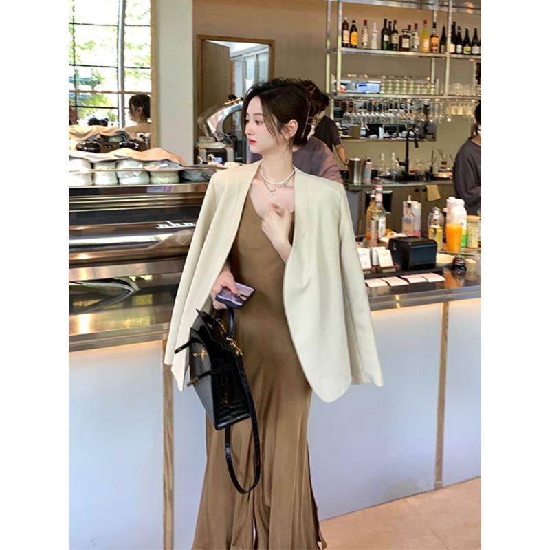 Шикарный зеленый блейзер женский весенняя мода премиум-класса европейский стиль уличная куртка S белый
Шикарный зеленый блейзер женский весенняя мода премиум-класса европейский стиль уличная куртка S белый