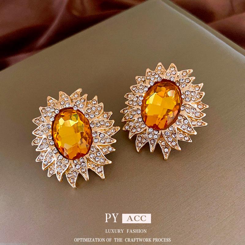 European & American Silver Needle Diamond Sunflower Stud Earrings - Retro, High-End Fashion, Light Luxury
European & American Silver Needle Diamond Sunflower Stud Earrings - Retro, High-End Fashion, Light Luxury