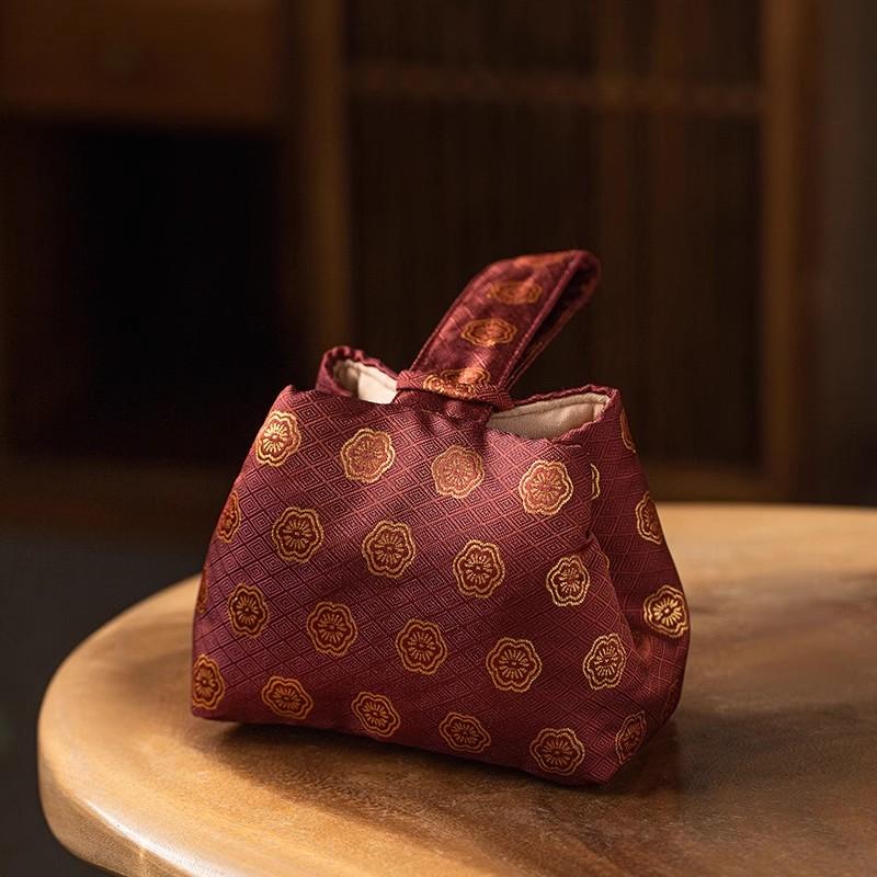 Китайский винтажный мешочек для чайного набора из парчи Юнь - Утолщенная дорожная сумка для хранения 1 чайника и 1 чашки, Ударопрочный переносной чехол
Китайский винтажный мешочек для чайного набора из парчи Юнь - Утолщенная дорожная сумка для хранения 1 чайника и 1 чашки, Ударопрочный переносной чехол