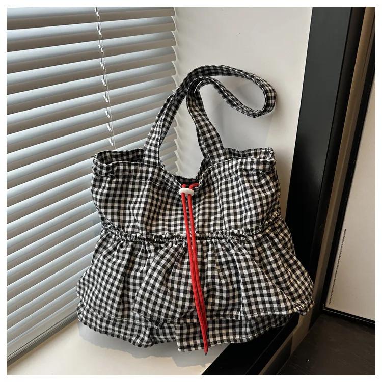 Casual Ruffles Design Women s Drawstring Shoulder Bags Commute Simple Ladies Plaid Tote Shopping Bag Large Capacity Handbags
Casual Ruffles Design Women s Drawstring Shoulder Bags Commute Simple Ladies Plaid Tote Shopping Bag Large Capacity Handbags