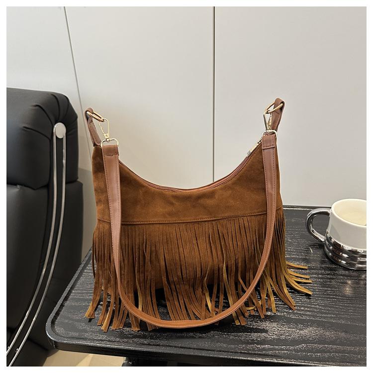 Вместительная трендовая личностная летняя сумка-тоут через плечо с бахромой Posey
Вместительная трендовая личностная летняя сумка-тоут через плечо с бахромой Posey