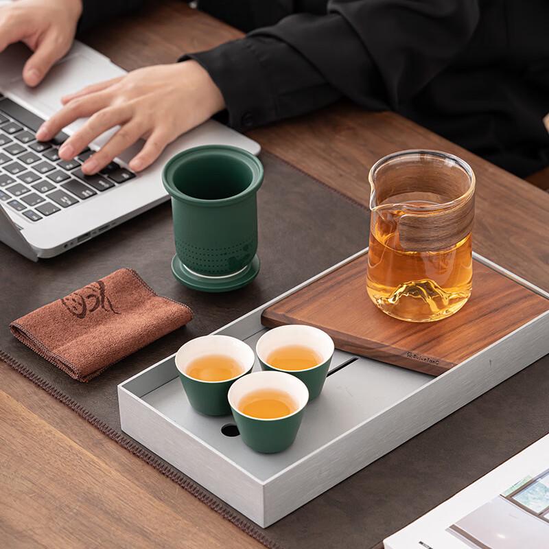 Tao Ding Xuan Minimalist Portable Quick Tea Set
Tao Ding Xuan Minimalist Portable Quick Tea Set