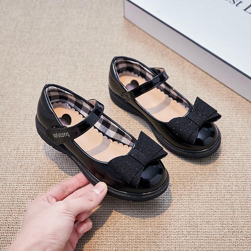 Girls leather shoes, spring and autumn fashion new children s shoes, little girl s performance shoes, black soft-soled single shoes for girls 26 чёрный
Girls leather shoes, spring and autumn fashion new children s shoes, little girl s performance shoes, black soft-soled single shoes for girls 26 чёрный