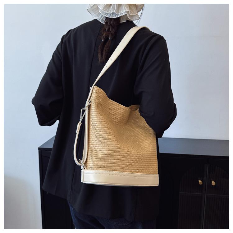 2025 spring and summer new woven women s bag shoulder bag backpack handbag lunch box bag small handbag
2025 spring and summer new woven women s bag shoulder bag backpack handbag lunch box bag small handbag
