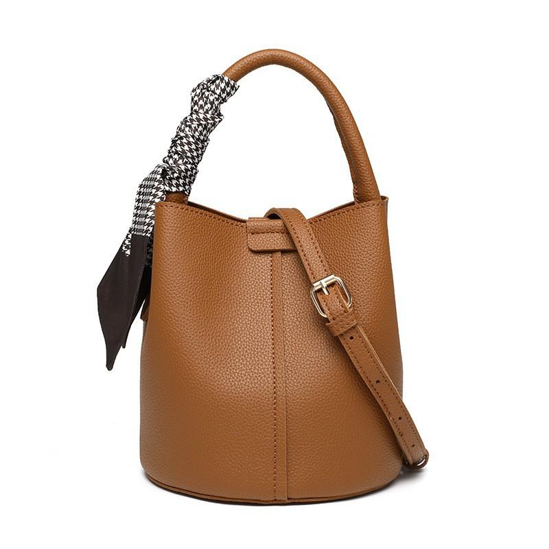 Bags 2025 New Women s Cross-body High-end Commuting Portable Vegetable Baskets Niche Buckets Trendy светло-коричневого
Bags 2025 New Women s Cross-body High-end Commuting Portable Vegetable Baskets Niche Buckets Trendy светло-коричневого