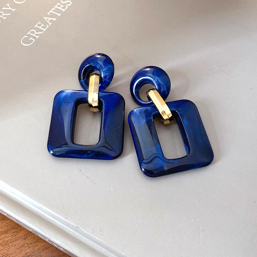Silver needle European and American acrylic geometric earrings light luxury high-end stud earrings women s exquisite fashion simple earrings
Silver needle European and American acrylic geometric earrings light luxury high-end stud earrings women s exquisite fashion simple earrings
