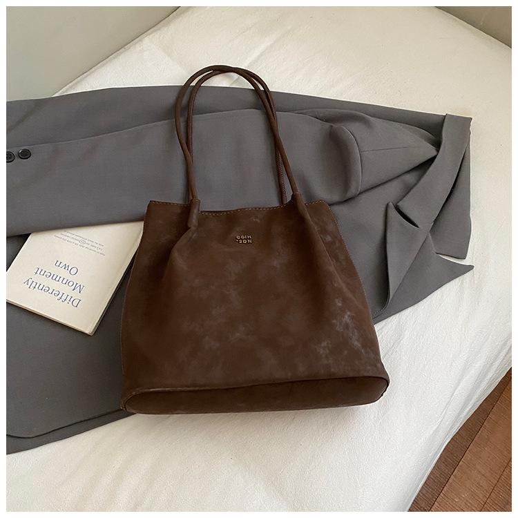 Shoulder bag 2025 autumn new large-capacity bag women s retro shoulder underarm bag lazy wind commuter tote bag
Shoulder bag 2025 autumn new large-capacity bag women s retro shoulder underarm bag lazy wind commuter tote bag