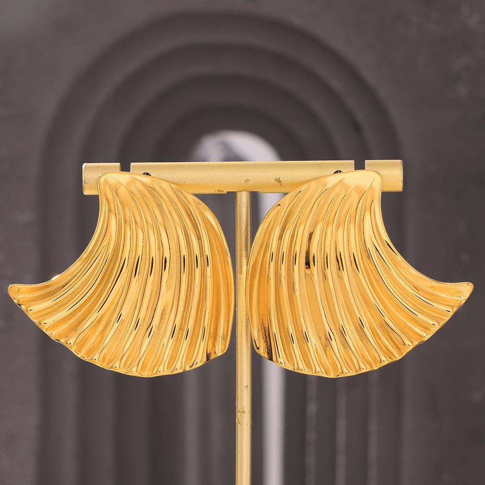 Wind Wave Shell Shape Stud Earrings Feminine Temperament Light Luxury Design Titanium Steel Plated 18k Real Gold Fan Earrings
Wind Wave Shell Shape Stud Earrings Feminine Temperament Light Luxury Design Titanium Steel Plated 18k Real Gold Fan Earrings