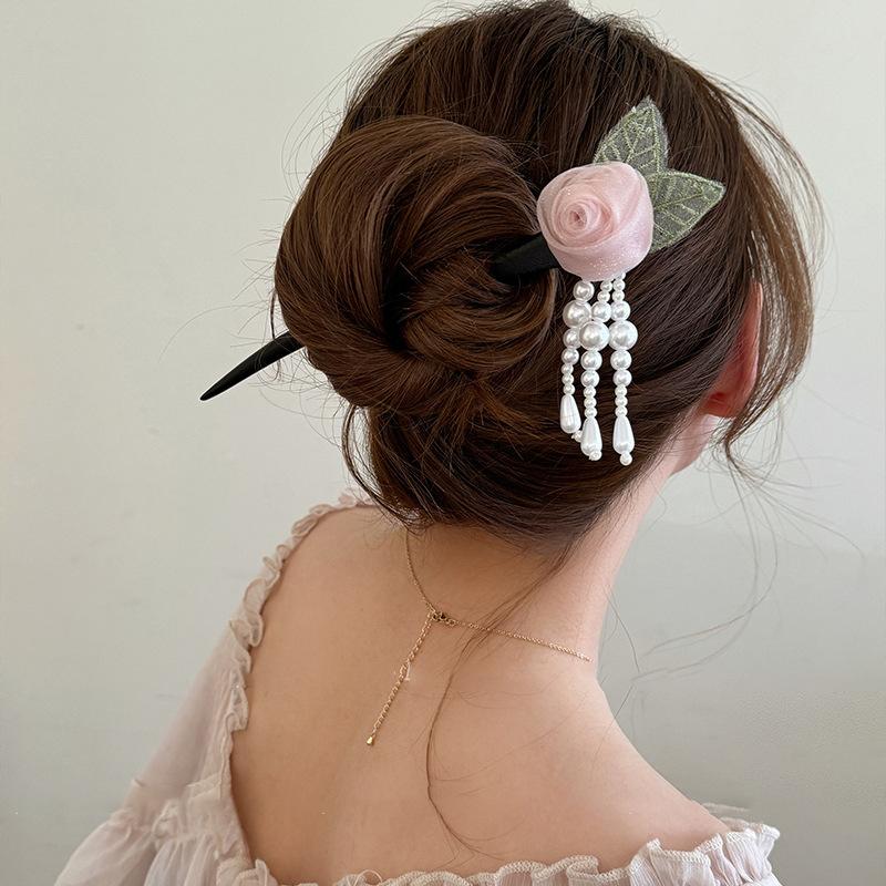 Antique rose pearl fringed hairpin fashionable and sweet design hairpin niche Hanfu versatile hair accessories
Antique rose pearl fringed hairpin fashionable and sweet design hairpin niche Hanfu versatile hair accessories