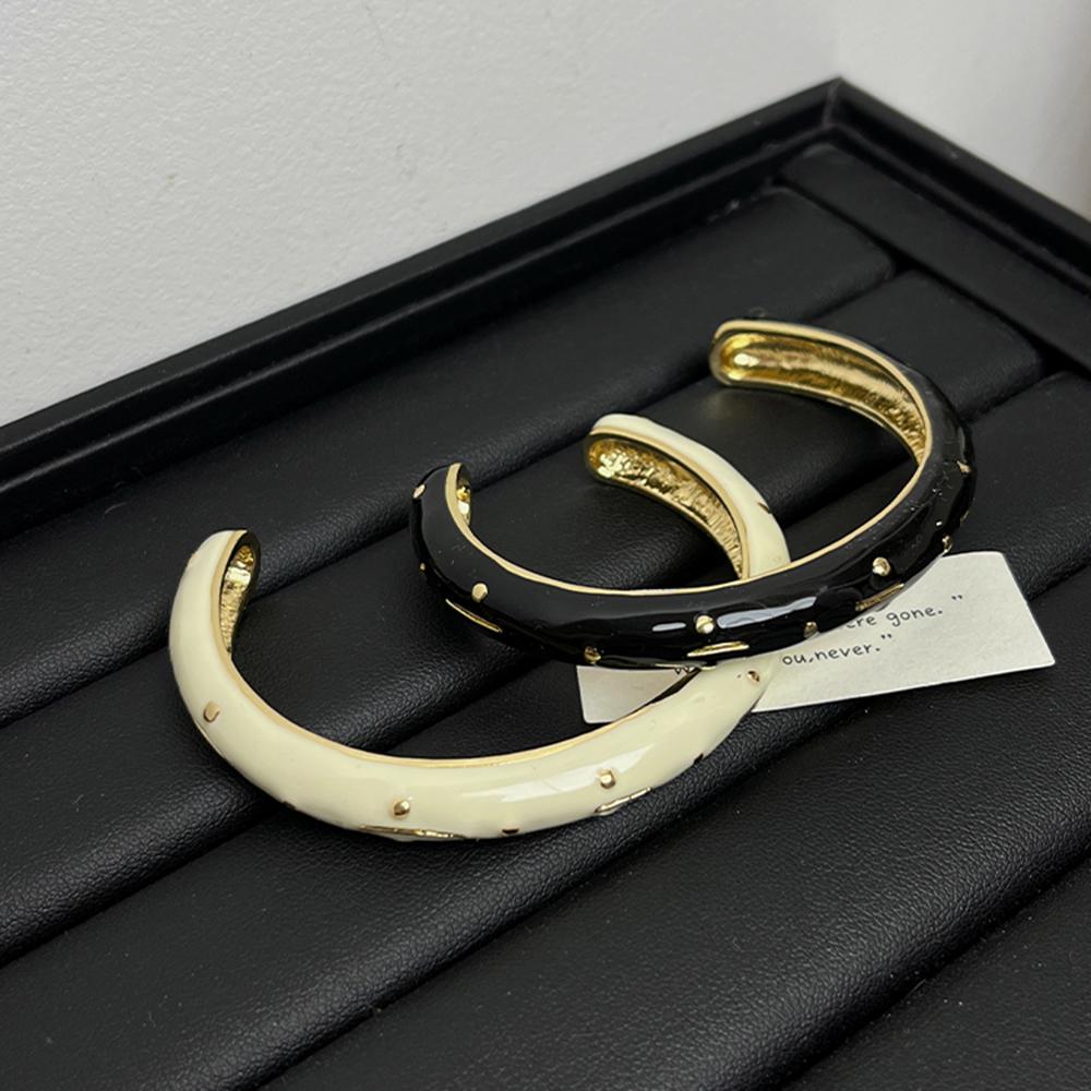 French Style Retro Opening Bangle Enamel Women s Hand Bracelet Fashion Woman Cuff Bracelet Girls білий
French Style Retro Opening Bangle Enamel Women s Hand Bracelet Fashion Woman Cuff Bracelet Girls білий