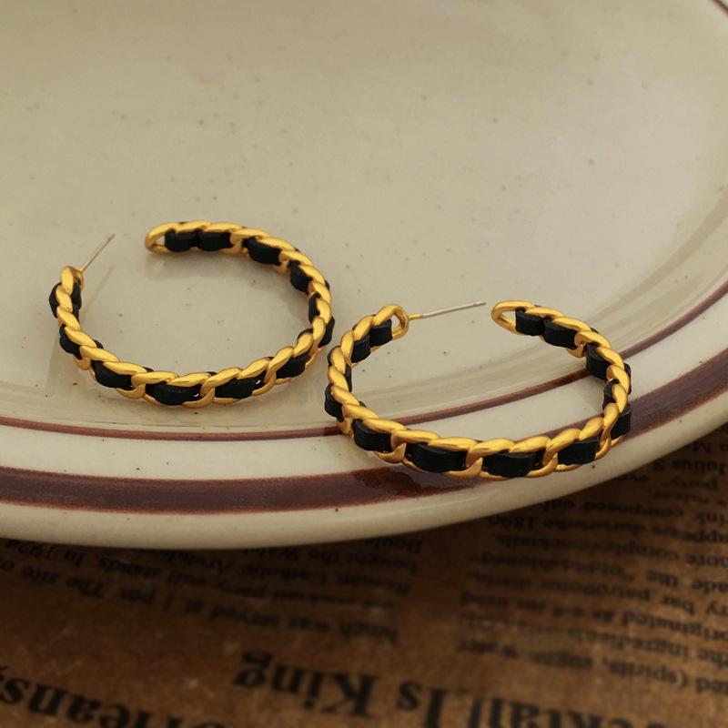 Copper-Plated Gold S925 Silver Needle Earrings - European & American Exaggerated Creative Chain Circle Design for Women
Copper-Plated Gold S925 Silver Needle Earrings - European & American Exaggerated Creative Chain Circle Design for Women