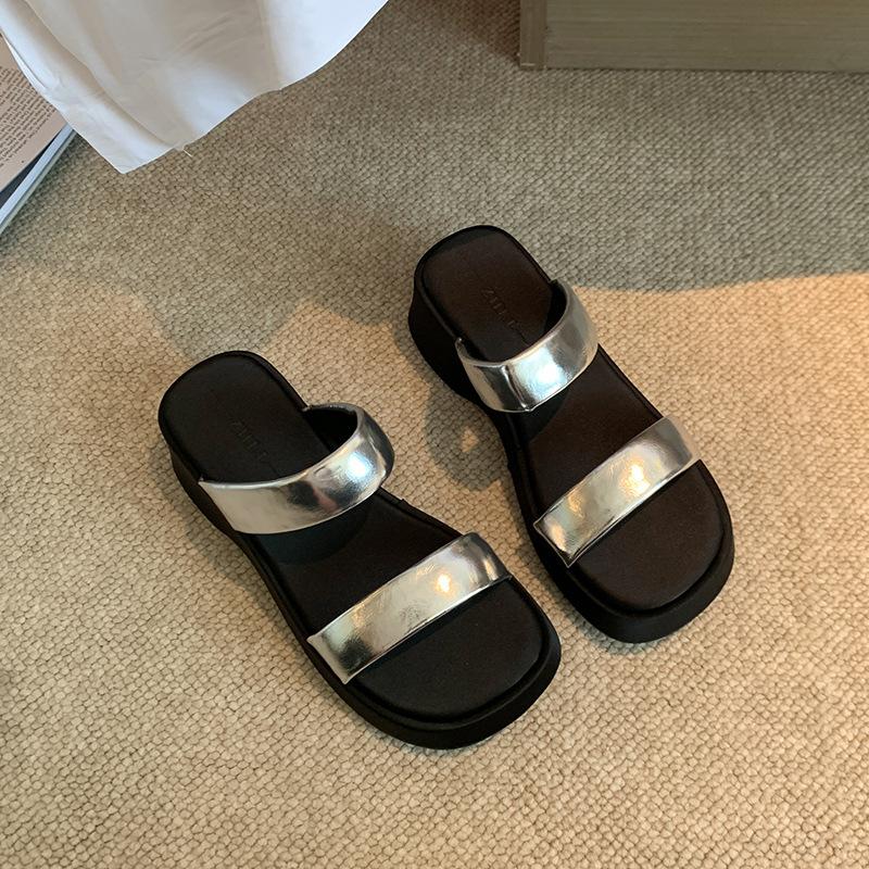 Thick soled sandals for women in the summer of 2025 with a sloping heel and a straight strap for sandals Beach sandals 35 срібний
Thick soled sandals for women in the summer of 2025 with a sloping heel and a straight strap for sandals Beach sandals 35 срібний