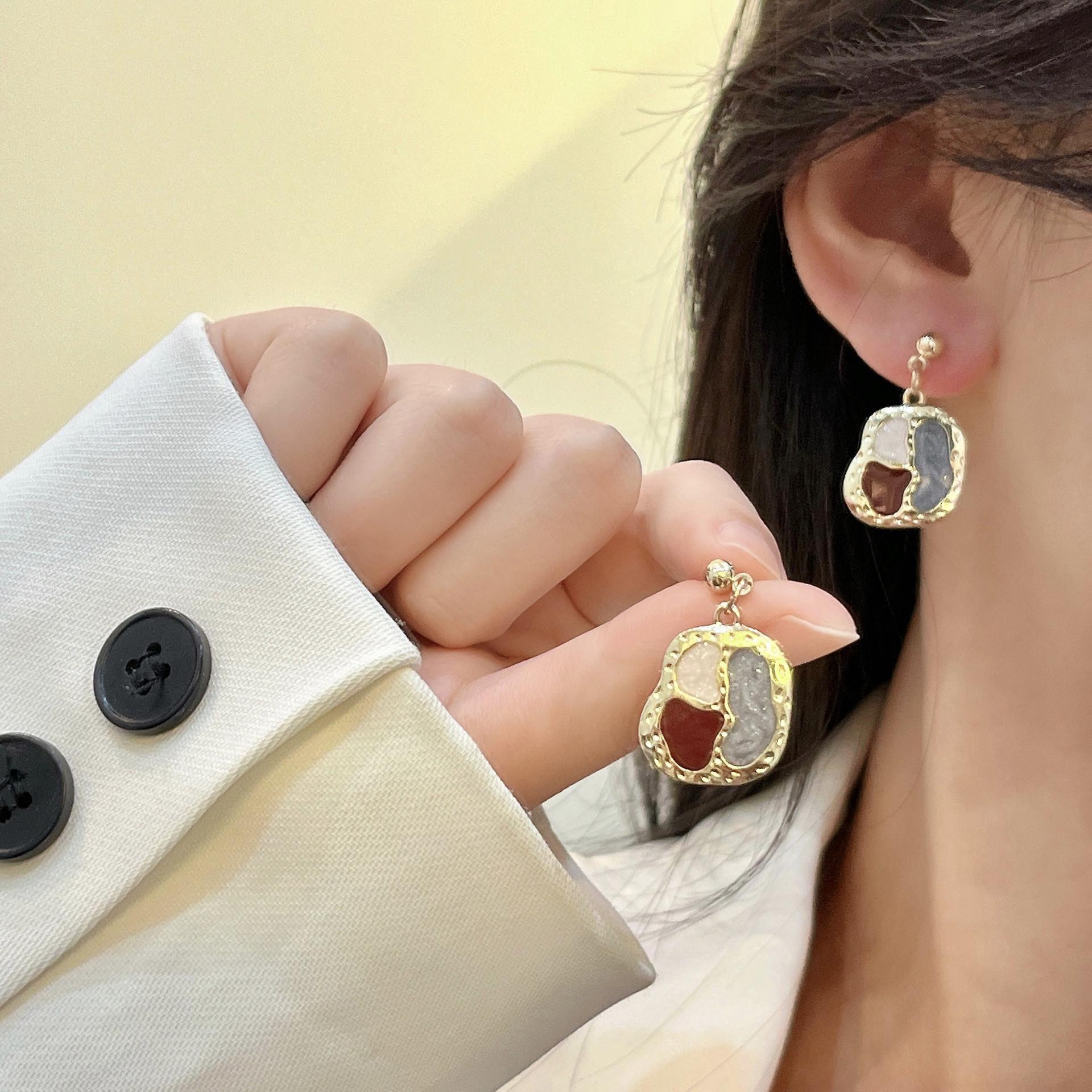 S925 Morandi Color Block Earrings: Women s Niche Design, Advanced Cold Style, Temperament Ear Clips Silver Needle Style
S925 Morandi Color Block Earrings: Women s Niche Design, Advanced Cold Style, Temperament Ear Clips Silver Needle Style