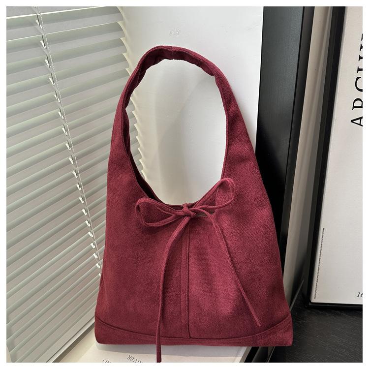 2025 новая простая замшевая модная сумка-тоут, повседневная ретро сумка через плечо большой вместимости, текстурированная сумка под мышкой розы красного
2025 новая простая замшевая модная сумка-тоут, повседневная ретро сумка через плечо большой вместимости, текстурированная сумка под мышкой розы красного