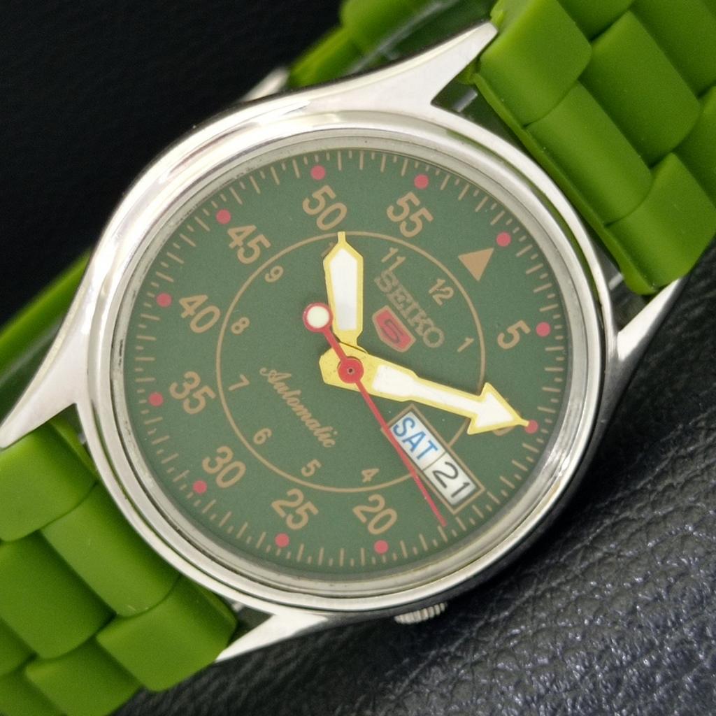 USED VINTAGE SEIKO 5 AUTOMATIC 7S36A JAPAN MENS GREEN DIAL WATCH a434586-2 R121-a434586
USED VINTAGE SEIKO 5 AUTOMATIC 7S36A JAPAN MENS GREEN DIAL WATCH a434586-2 R121-a434586