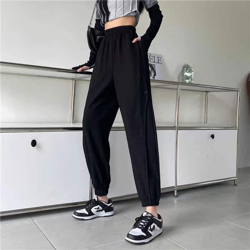 Жіночі сірі шаровари з високою талією 2023 року: Унікальний дизайн, повсякденний спортивний стиль на весну та осінь
Жіночі сірі шаровари з високою талією 2023 року: Унікальний дизайн, повсякденний спортивний стиль на весну та осінь