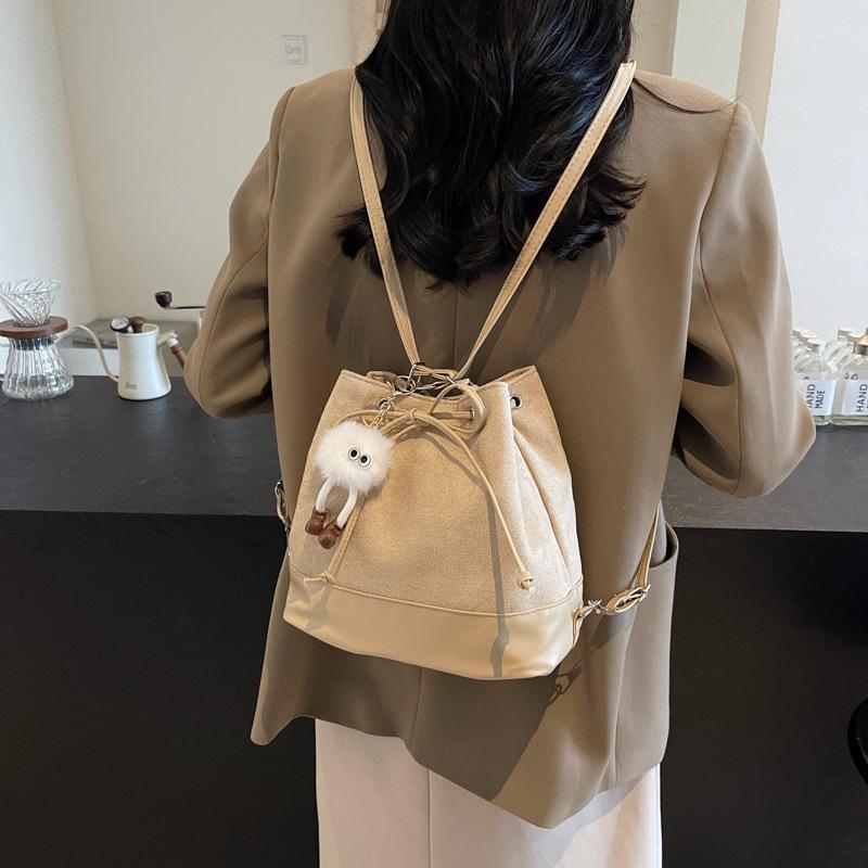 Maillard retro backpack 2025 new niche design beautiful fashion simple multi-functional shoulder bucket bag No pendant
Maillard retro backpack 2025 new niche design beautiful fashion simple multi-functional shoulder bucket bag No pendant