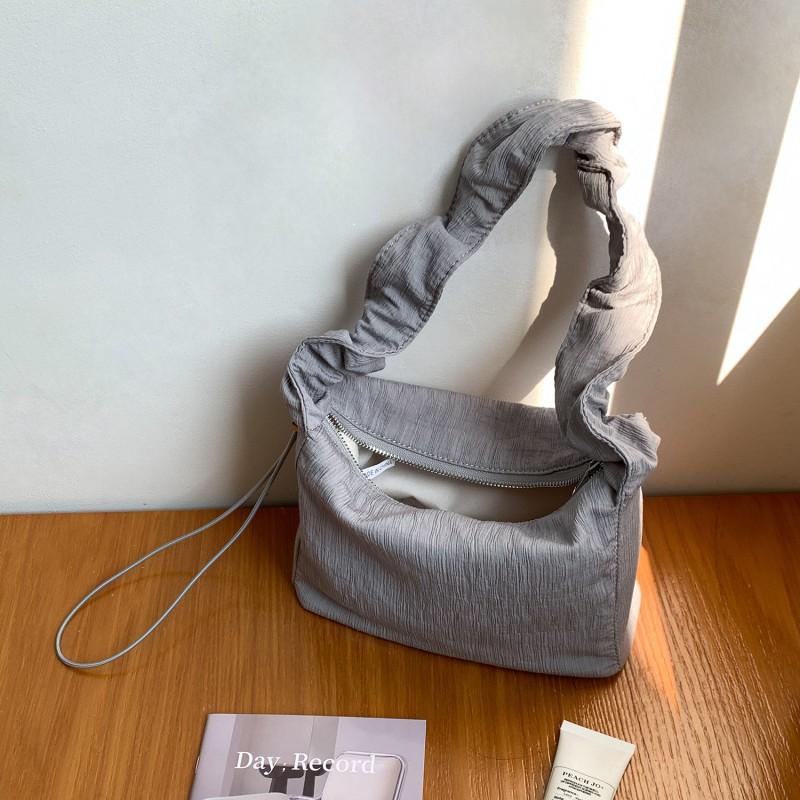 2026 New Nylon Pleated Cloud Bag French Casual Relaxed Handbag All-matching Soft Underarm сірий
2026 New Nylon Pleated Cloud Bag French Casual Relaxed Handbag All-matching Soft Underarm сірий
