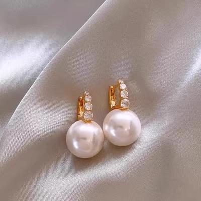 New explosive hemp gray pink pearl earrings women s light luxury niche high-end ear buckle French earrings
New explosive hemp gray pink pearl earrings women s light luxury niche high-end ear buckle French earrings