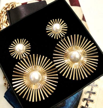 European and American exaggerated long metal sunflower earrings temperament round earrings female personality Internet золотой
European and American exaggerated long metal sunflower earrings temperament round earrings female personality Internet золотой