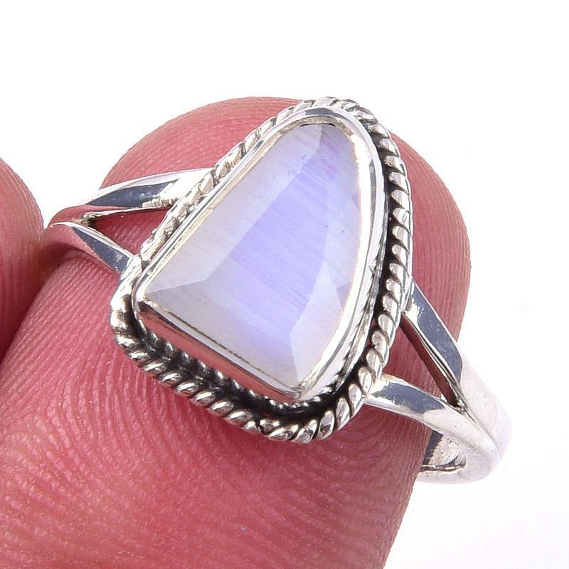 Natural Rainbow Moonstone Gemstone Handmade 925 Solid Silver Ring Size 7.5 f0I09
Natural Rainbow Moonstone Gemstone Handmade 925 Solid Silver Ring Size 7.5 f0I09