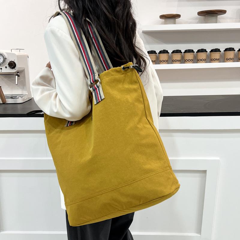 2025 new summer literary fashion large-capacity tote bag personalized shoulder bag casual handbag
2025 new summer literary fashion large-capacity tote bag personalized shoulder bag casual handbag