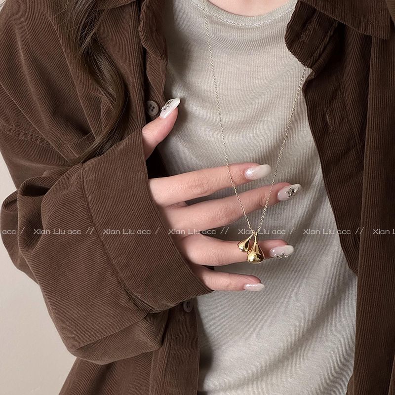 Минималистичное ожерелье с подвеской в виде капли воды для женщин 2025 Новое поступление Самая продаваемая длинная цепочка для свитера Легче всего сочетать Легкий роскошный темпераментный аксессуар Gold Large and Small Drop Necklace
Минималистичное ожерелье с подвеской в виде капли воды для женщин 2025 Новое поступление Самая продаваемая длинная цепочка для свитера Легче всего сочетать Легкий роскошный темпераментный аксессуар Gold Large and Small Drop Necklace