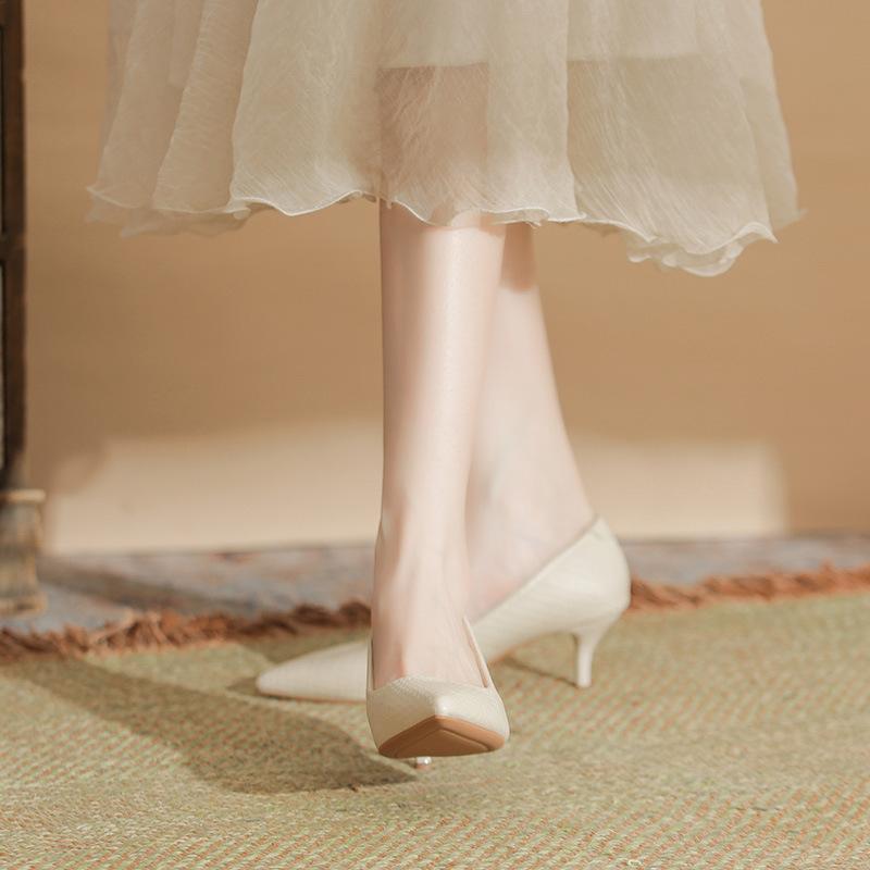 French girl nude high heels women s 2024 new temperament pointed head not tired feet versatile thick heel light mouth single shoes 34
French girl nude high heels women s 2024 new temperament pointed head not tired feet versatile thick heel light mouth single shoes 34