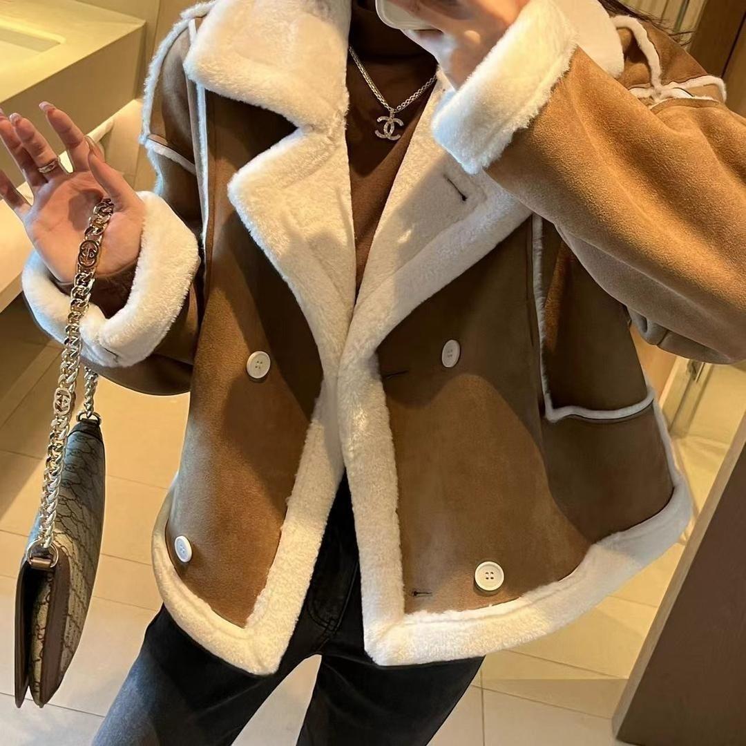 Кожаное и меховое интегрированное пальто из овечьего меха для женщин осенью и зимой. Высококлассный взрывной уличный утолщенный короткий мотоциклетный костюм.
Кожаное и меховое интегрированное пальто из овечьего меха для женщин осенью и зимой. Высококлассный взрывной уличный утолщенный короткий мотоциклетный костюм.